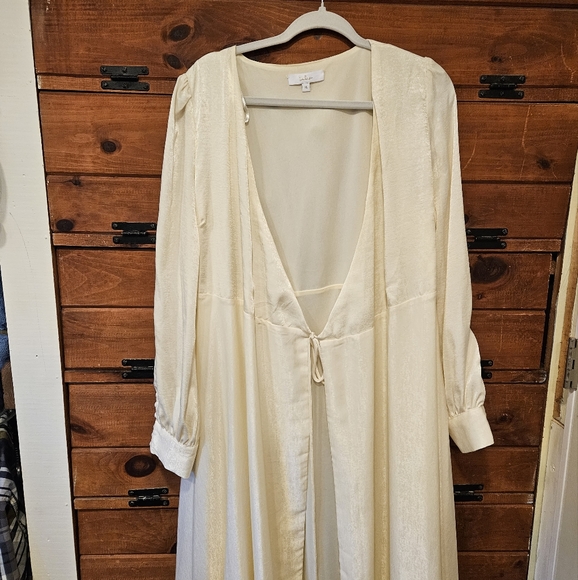 Lulu's Have Faith ivory satin wrap maxi dress - Picture 3 of 9